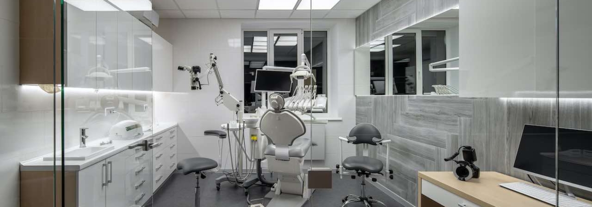 a modern clean and sanitized dental examination room