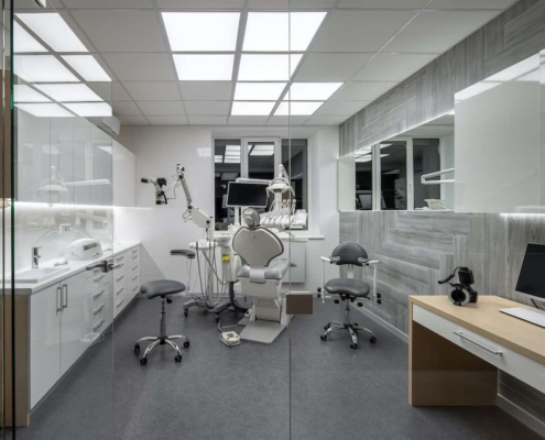 a modern clean and sanitized dental examination room